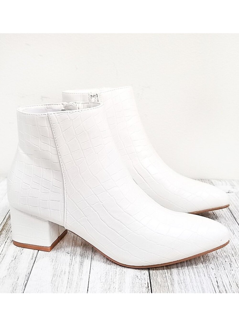New White Croc Point Toe Boots Size 7